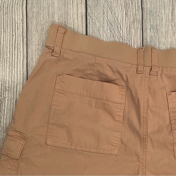 Lee Women's Tan Cargo Mid rise Shorts/size 14 - Picture 8 of 8